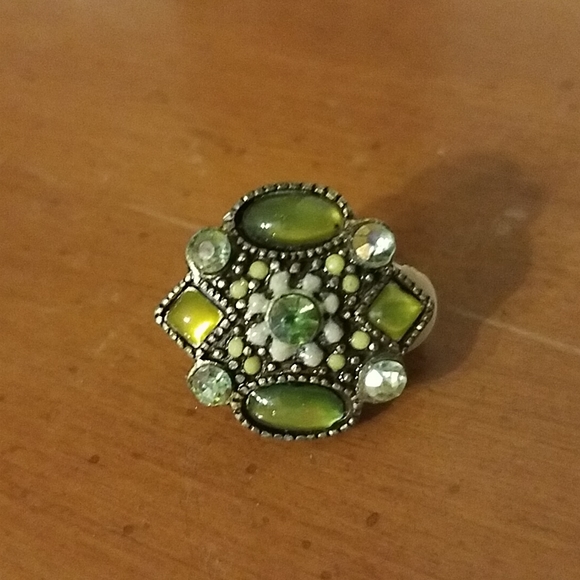 🔥🔥Green 80's clip on earrings - Picture 6 of 7